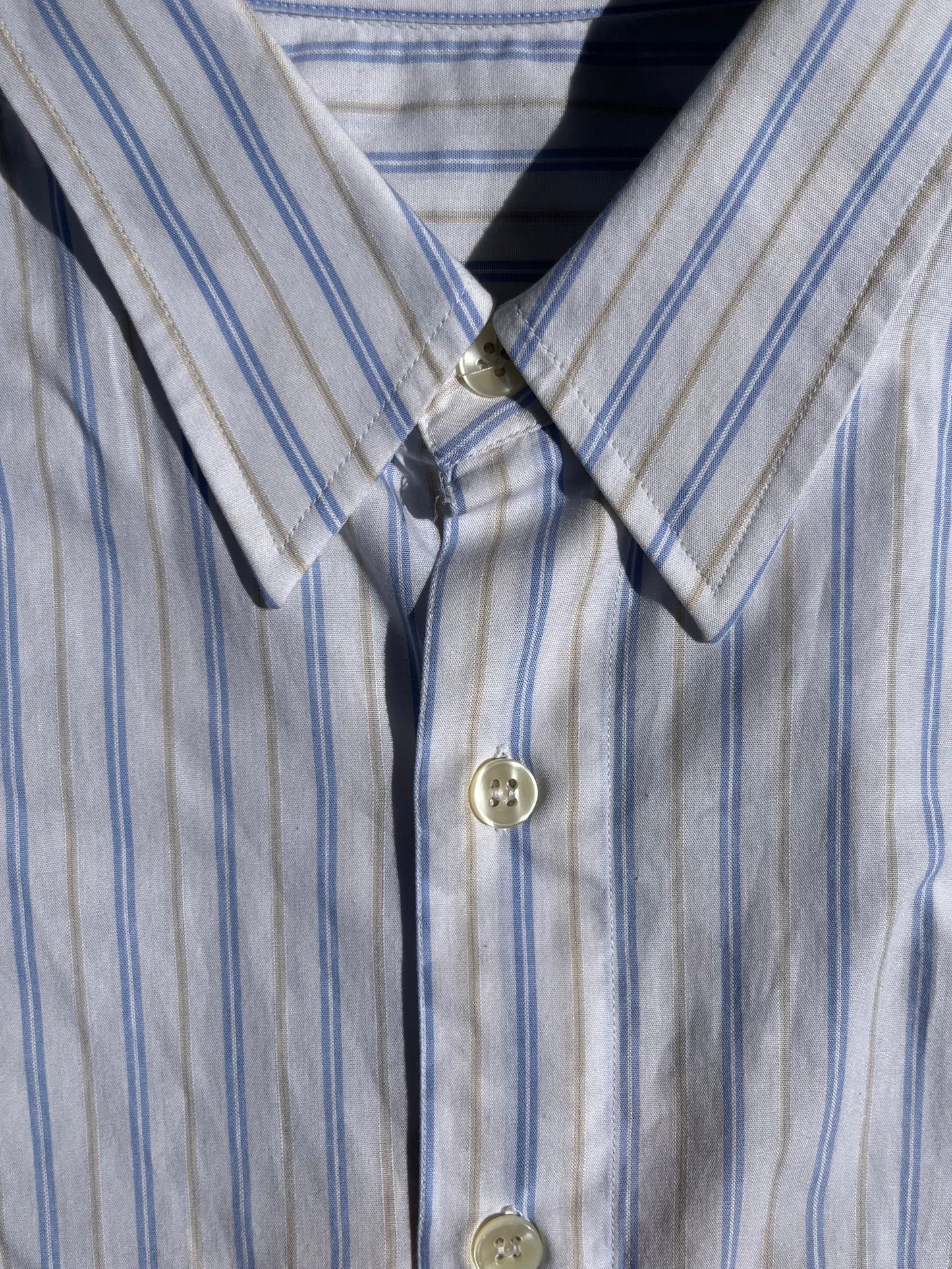 Camicia bianca a righe azzurro/beige + elastico bordeaux