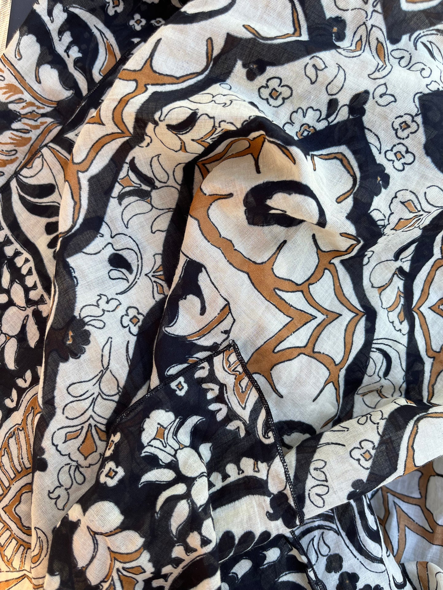 Pareo fantasia etnica beige/nero/caramello