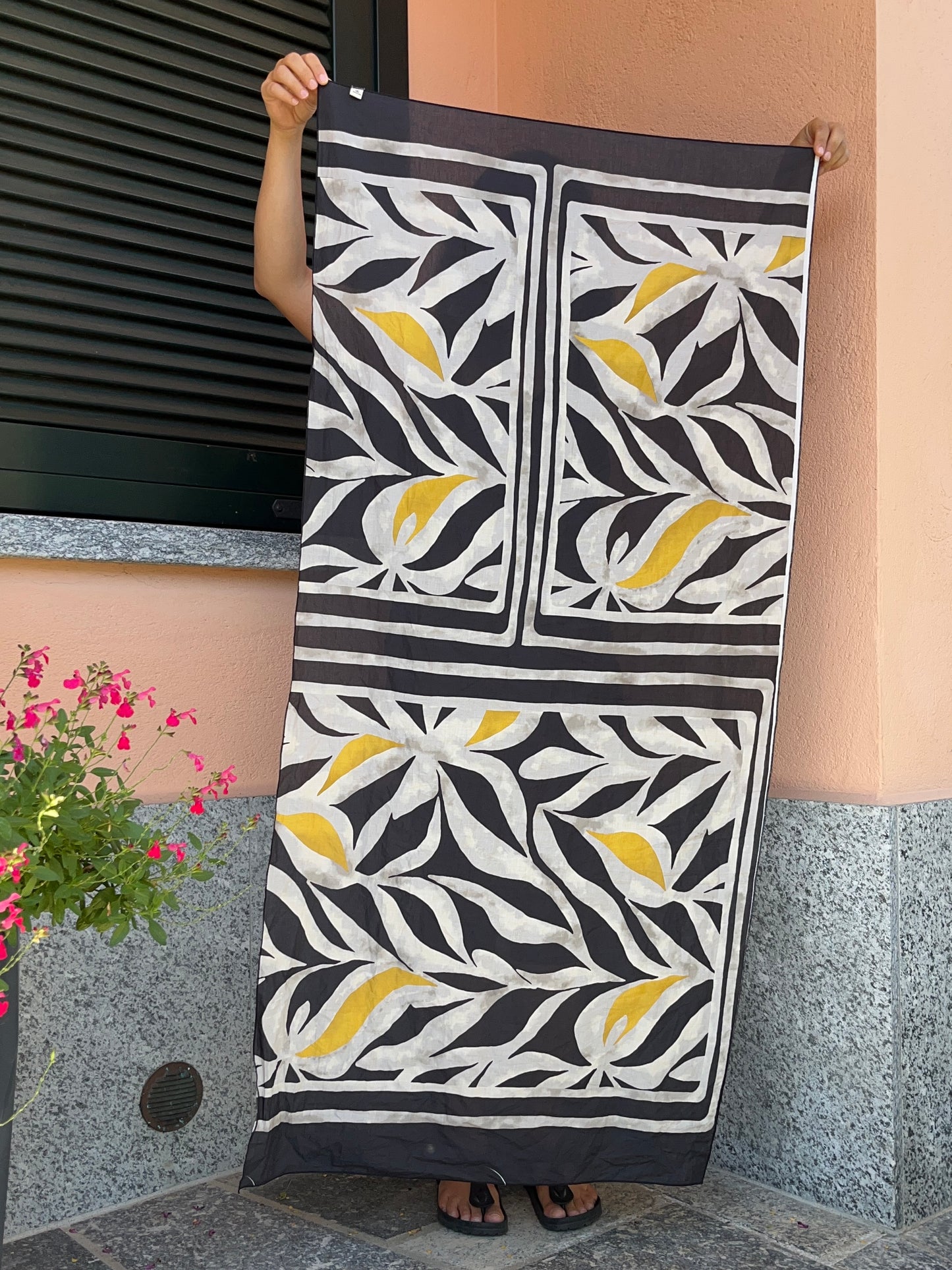 Pareo fantasia nero/bianco/giallo