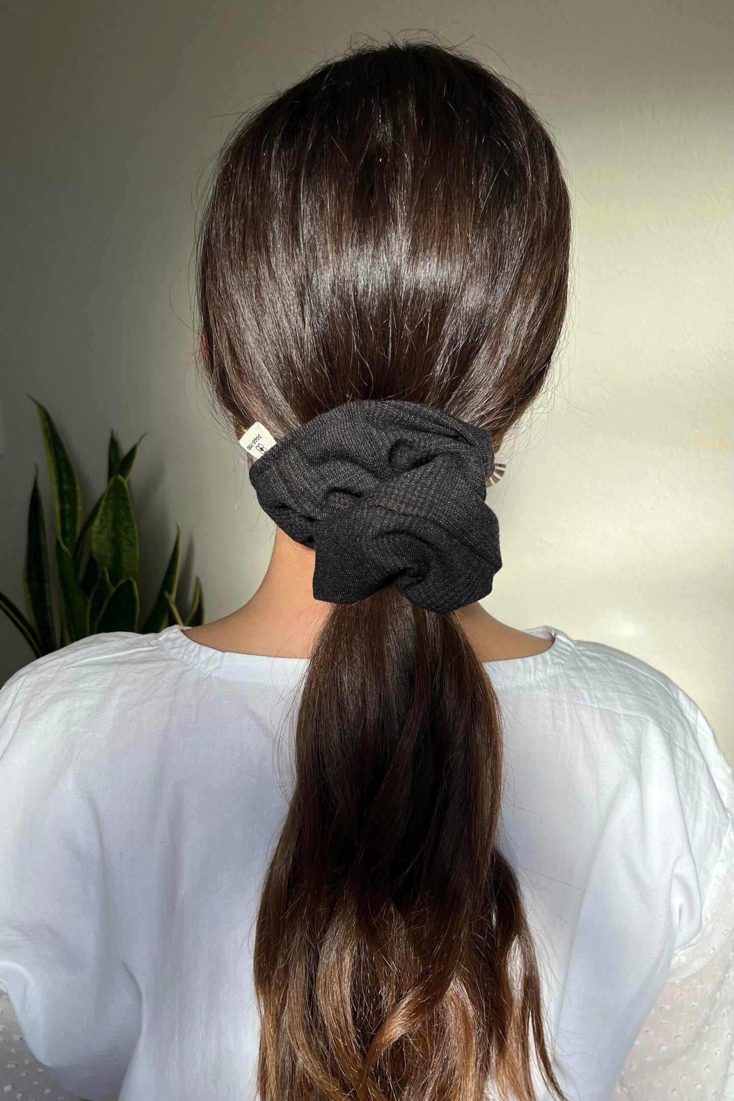 Scrunchie in lana fantasia tartan marrone/nero