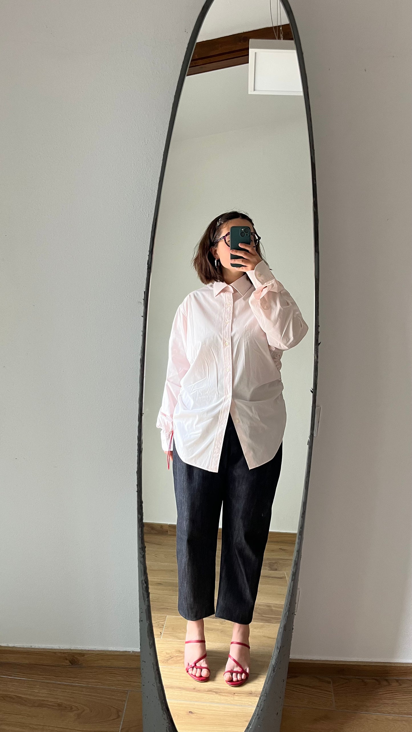 Camicia rosa + elastico rosso