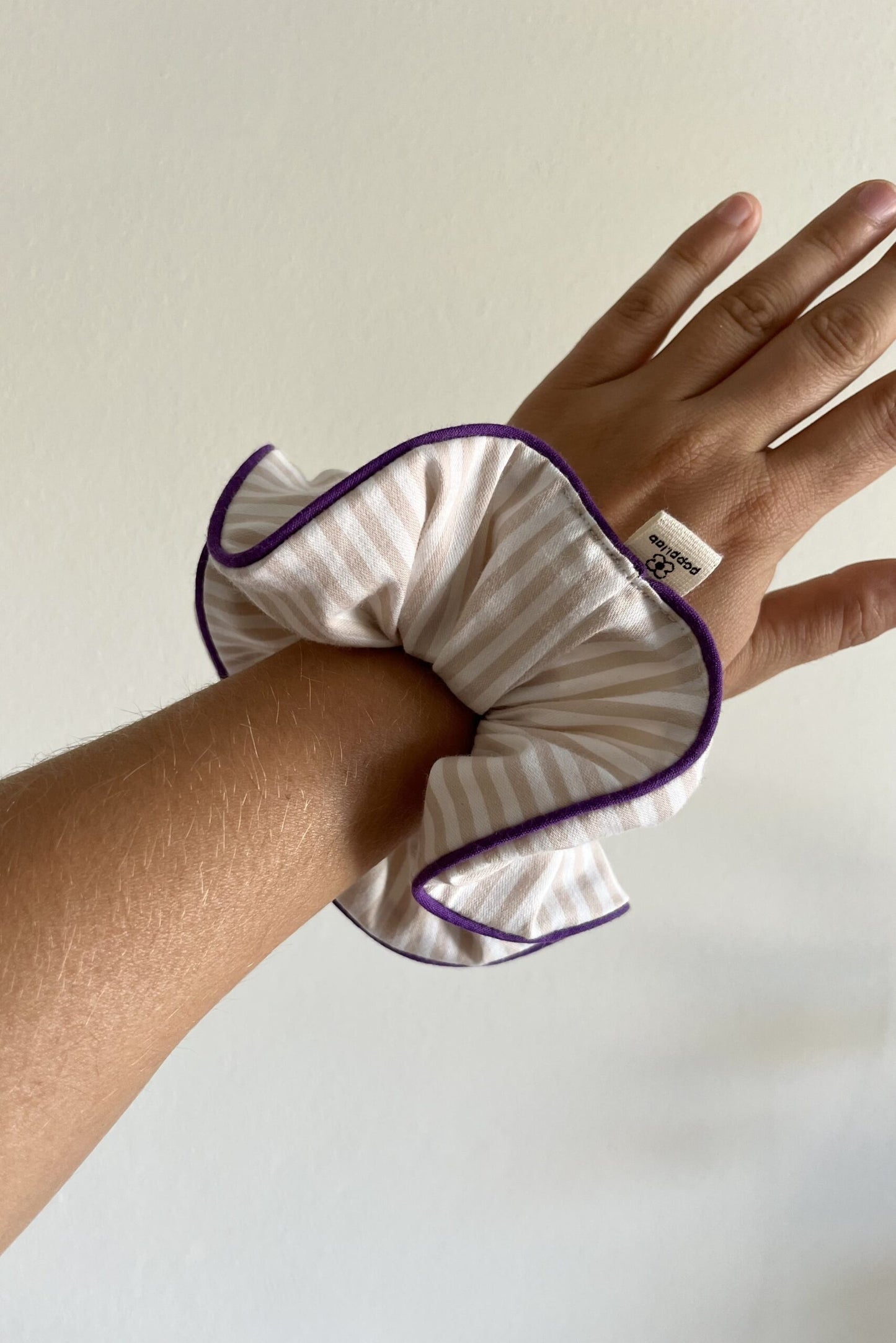 Scrunchie righe rosa cipria/bianco + piping viola