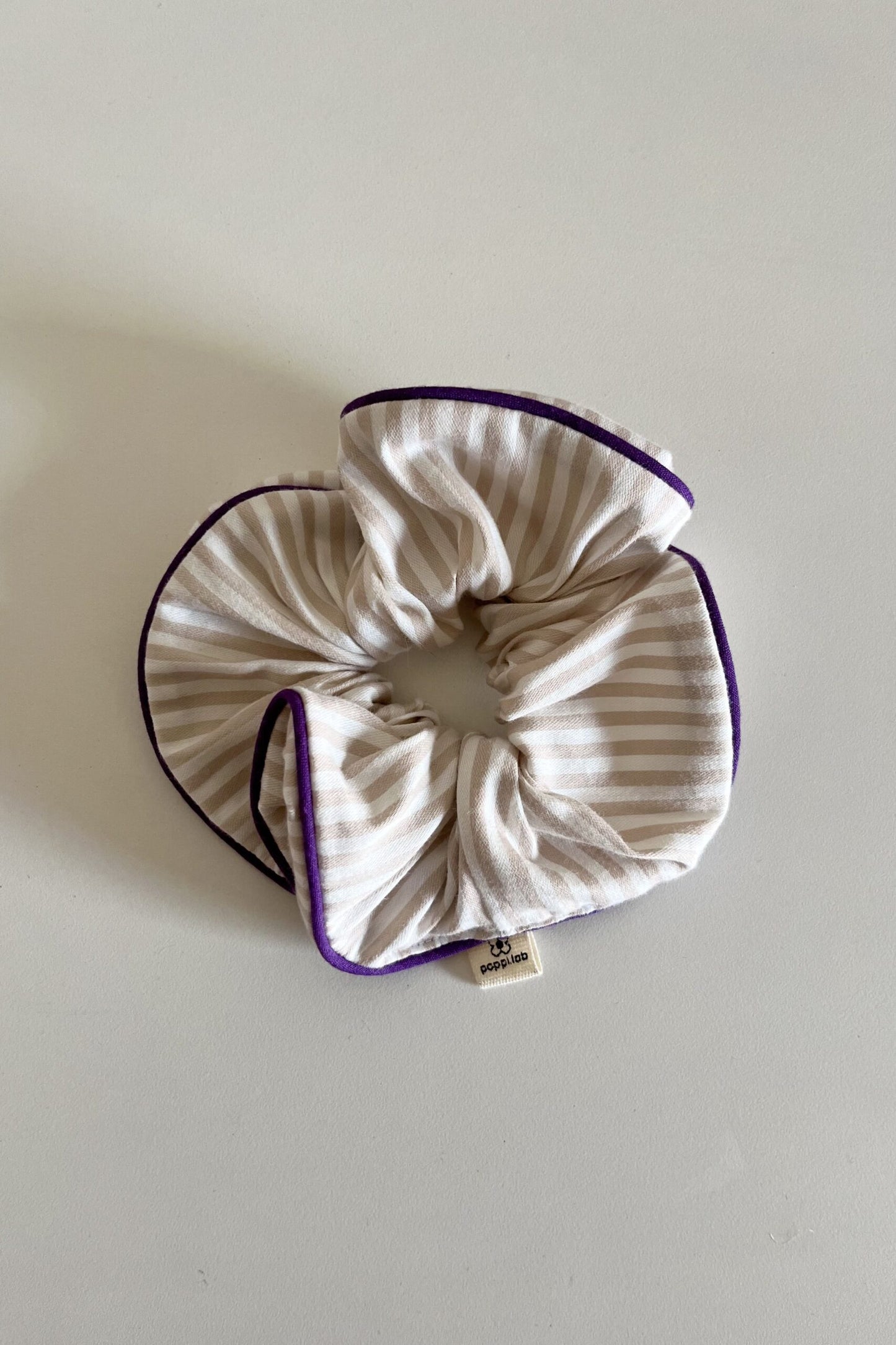 Scrunchie righe rosa cipria/bianco + piping viola