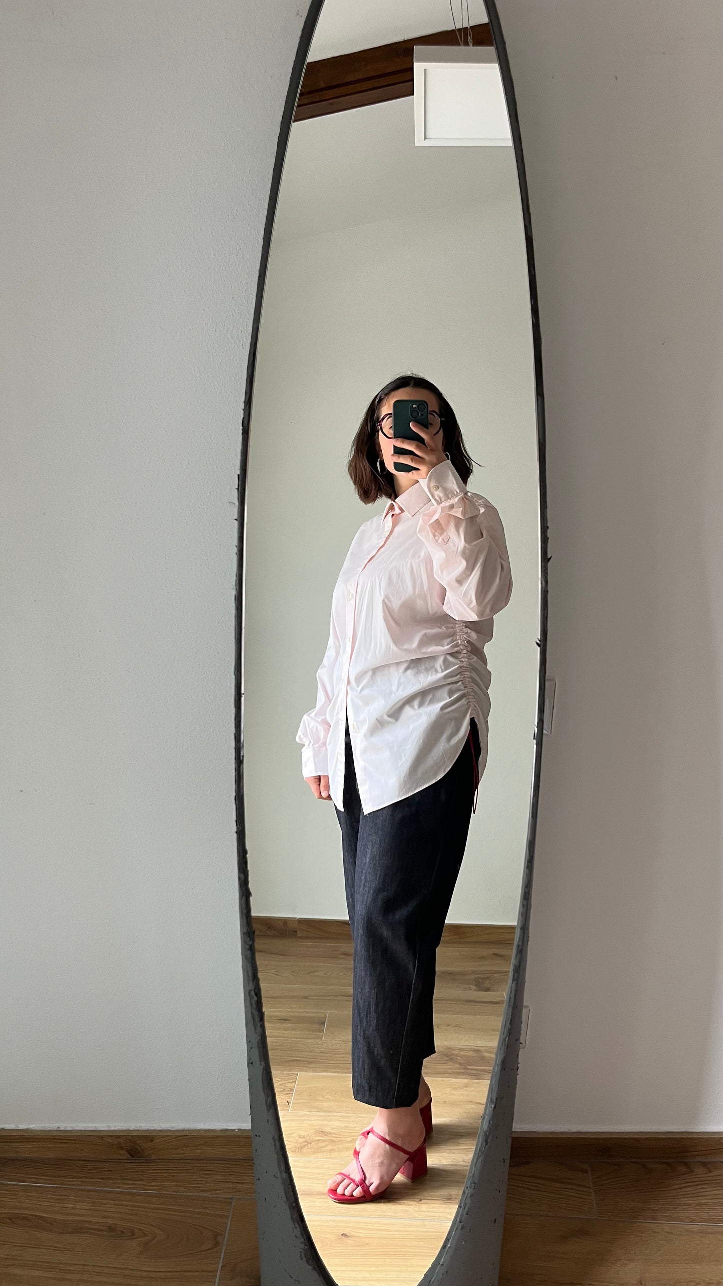 Camicia rosa + elastico rosso