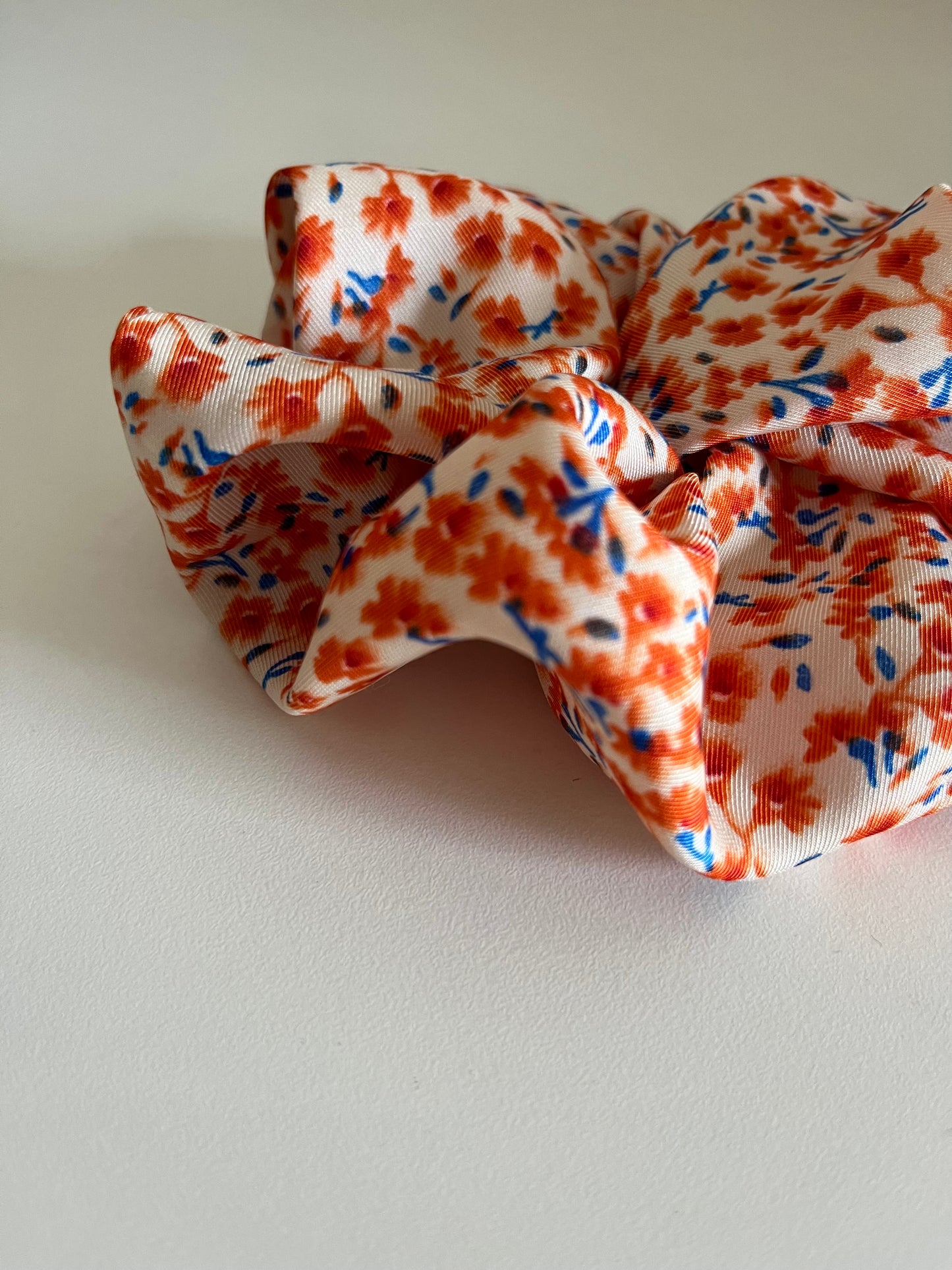 Scrunchie fiorellini arancioni