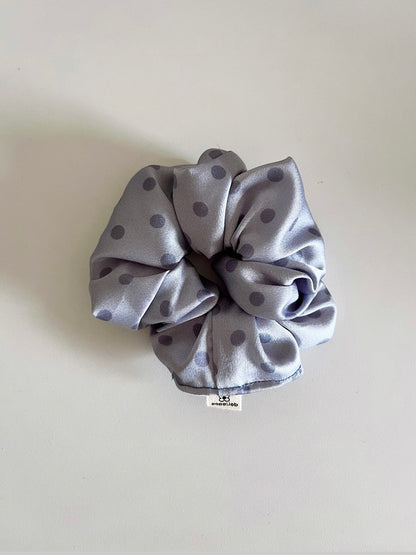 Scrunchie azzurro fantasia pois