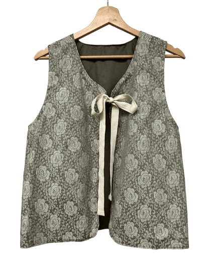 Gilet cotone a fiori con fiocco