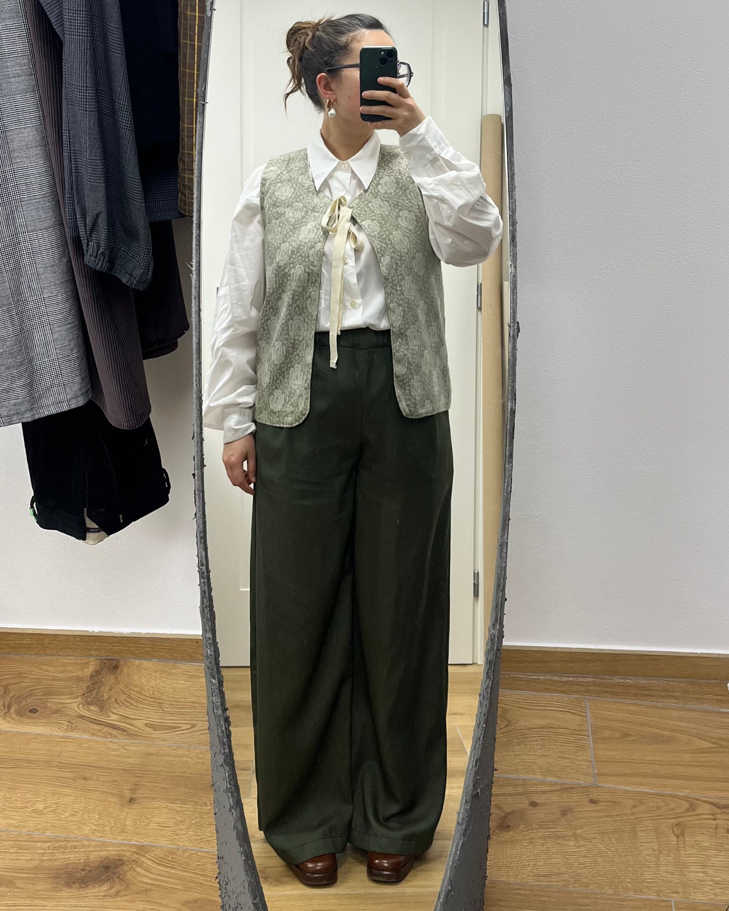 Gilet cotone a fiori con fiocco