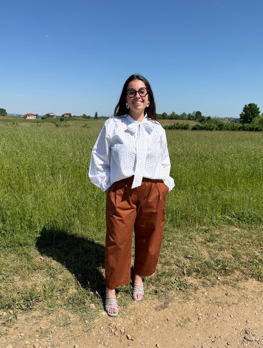 Blusa Ortensia binca con fiorellini blu