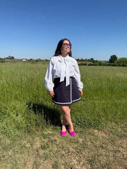 Blusa Ortensia binca con fiorellini blu