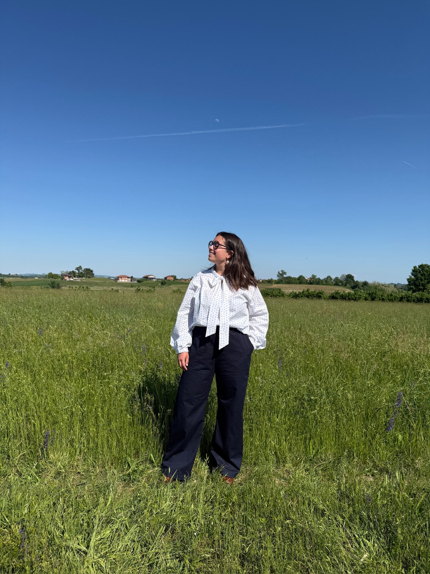 Blusa Ortensia binca con fiorellini blu