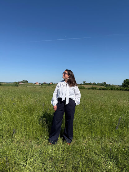 Blusa Ortensia binca con fiorellini blu
