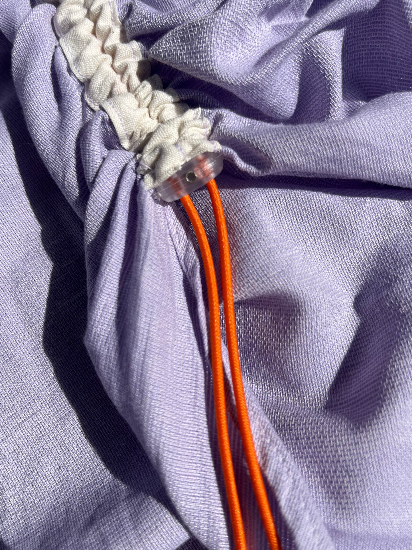 Camicia lilla + elastico arancione