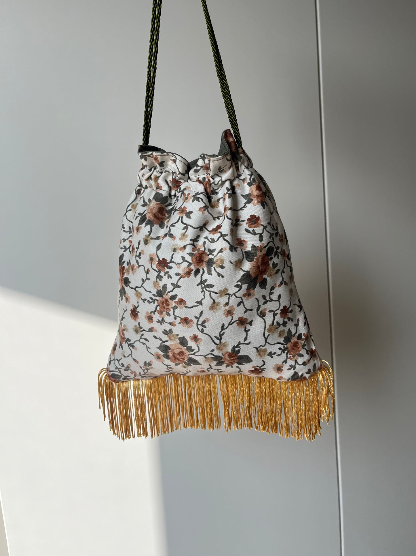 Borsetta a sacchetto con frange nr. 4