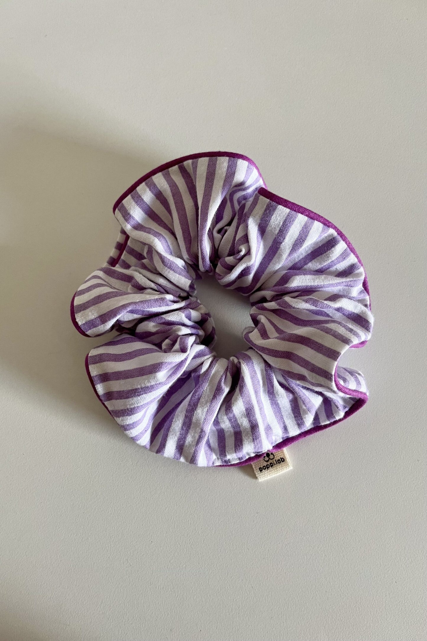 Scrunchie righe lilla/bianche + piping fucsia