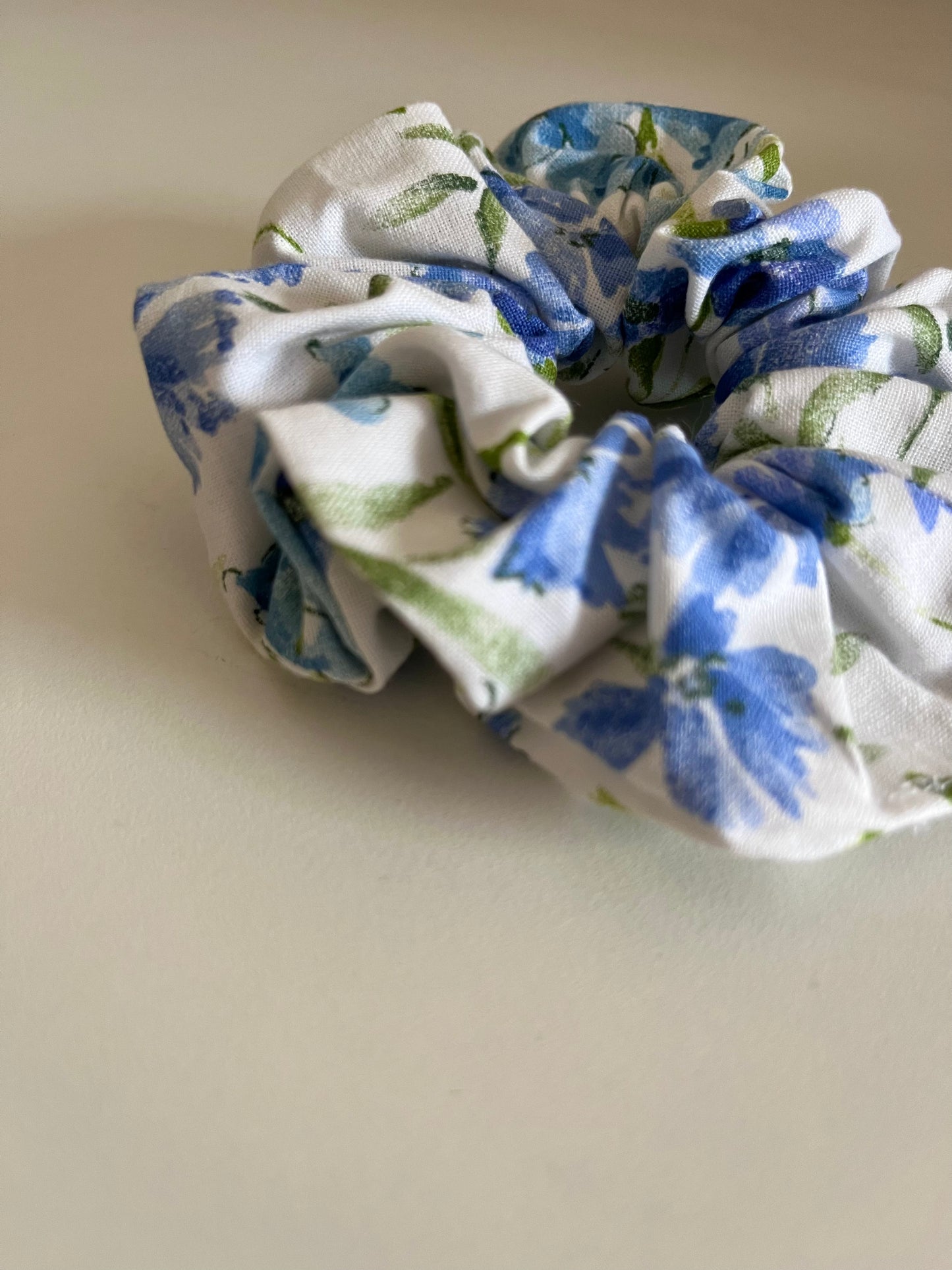 Scrunchie fiori azzurri